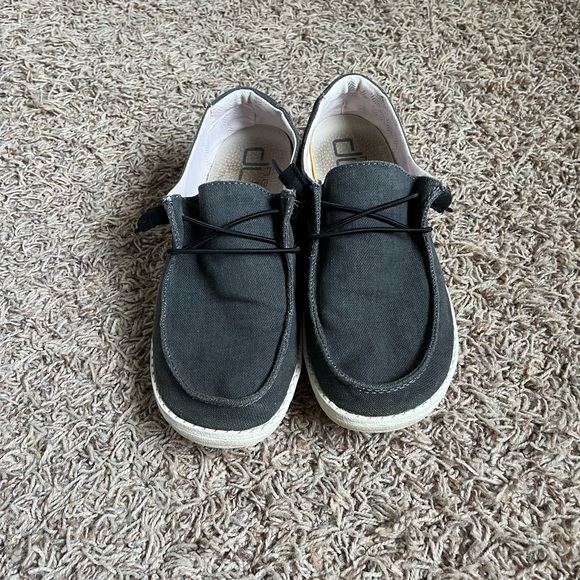 HEYDUDE WENDY CHAMBRAY CASUAL SHOES - Picture 3 of 3